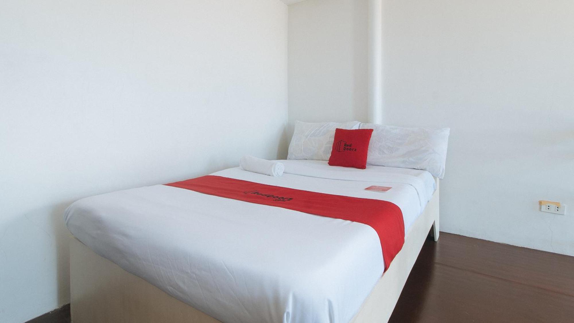 Reddoorz At Goldentown Hotel Davao City Exterior foto